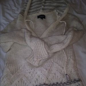 American eagle sweater with hood
